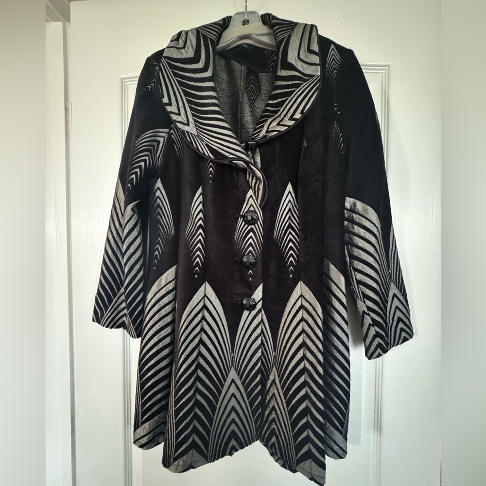 Frank Lyman Black Garment